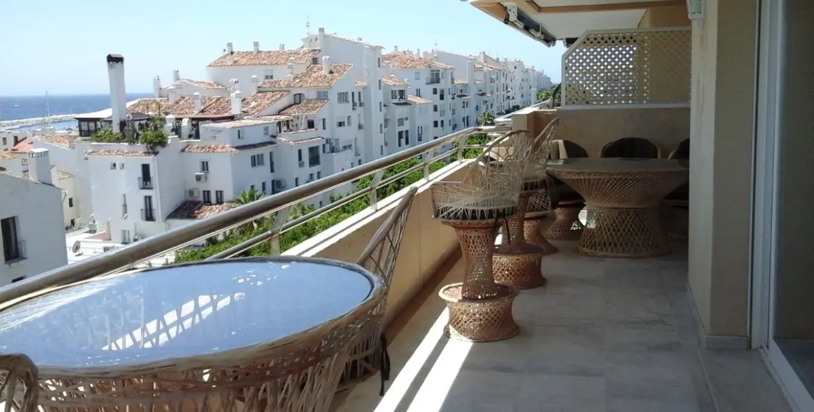 Sale of middle floor apartment in Puerto Banús 6