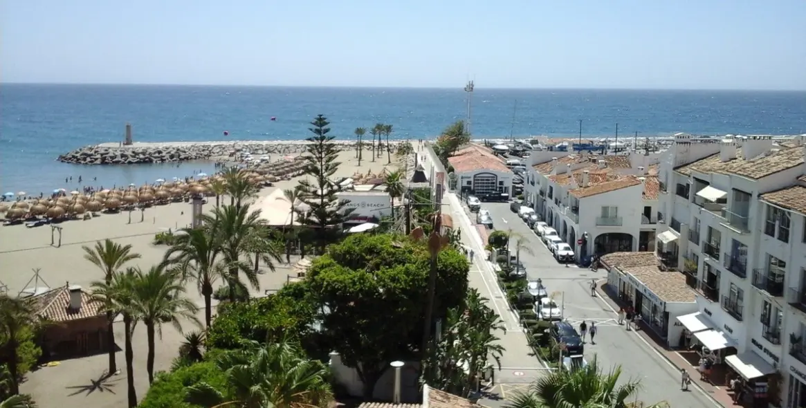 Sale of middle floor apartment in Puerto Banús 7