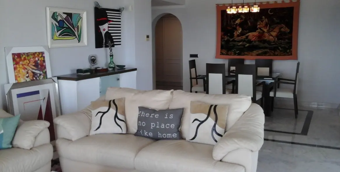 Sale of middle floor apartment in Puerto Banús 9