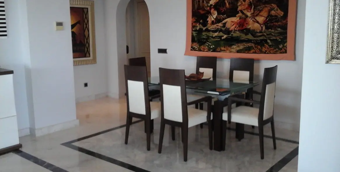Sale of middle floor apartment in Puerto Banús 13