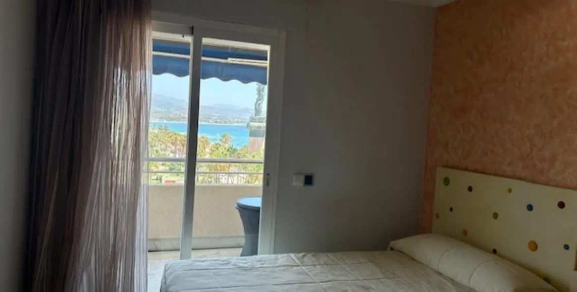 Sale of middle floor apartment in Puerto Banús 15