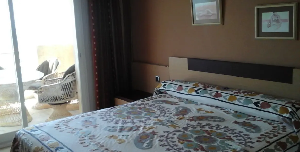 Sale of middle floor apartment in Puerto Banús 23