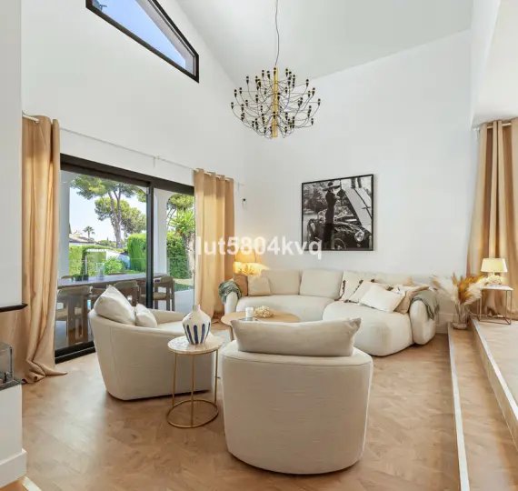 Продажа  отдельно стоящей виллы в Nueva Andalucía