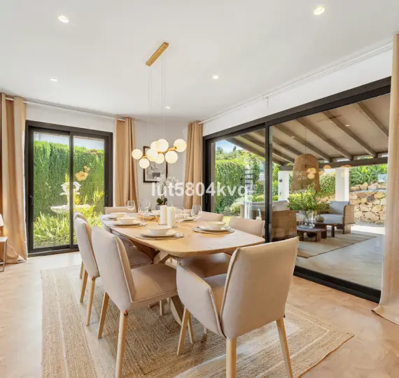 Продажа  отдельно стоящей виллы в Nueva Andalucía