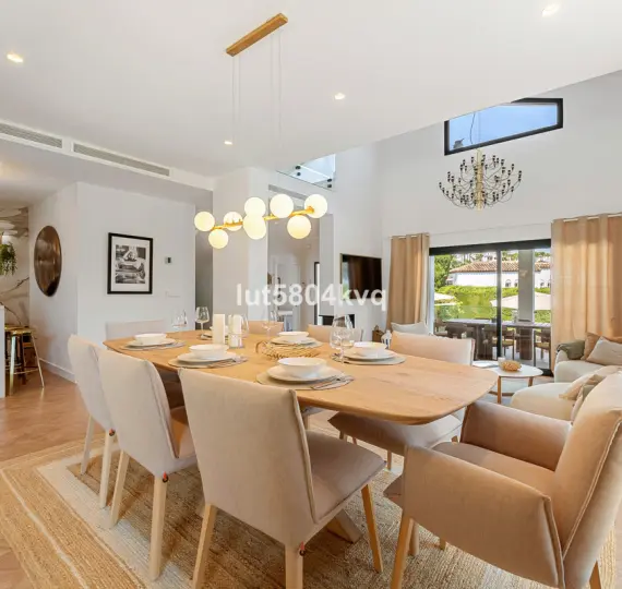 Продажа  отдельно стоящей виллы в Nueva Andalucía