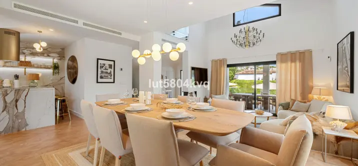 Продажа  отдельно стоящей виллы в Nueva Andalucía 4