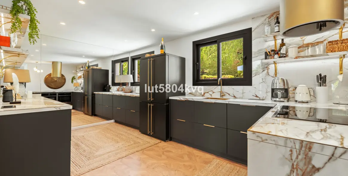 Продажа  отдельно стоящей виллы в Nueva Andalucía 9