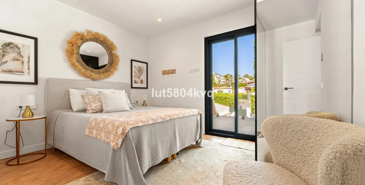 Продажа  отдельно стоящей виллы в Nueva Andalucía 14