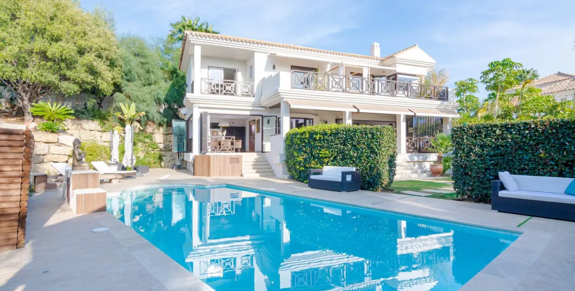 Продажа  отдельно стоящей виллы в Nueva Andalucía 1