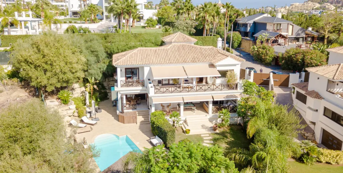 Продажа  отдельно стоящей виллы в Nueva Andalucía 2