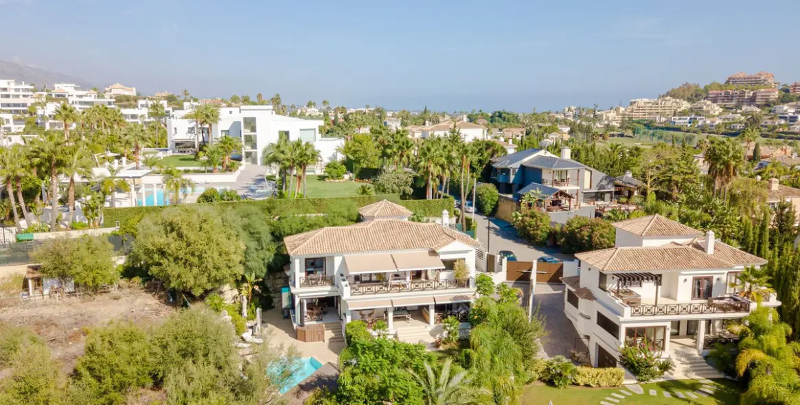 Продажа  отдельно стоящей виллы в Nueva Andalucía 3