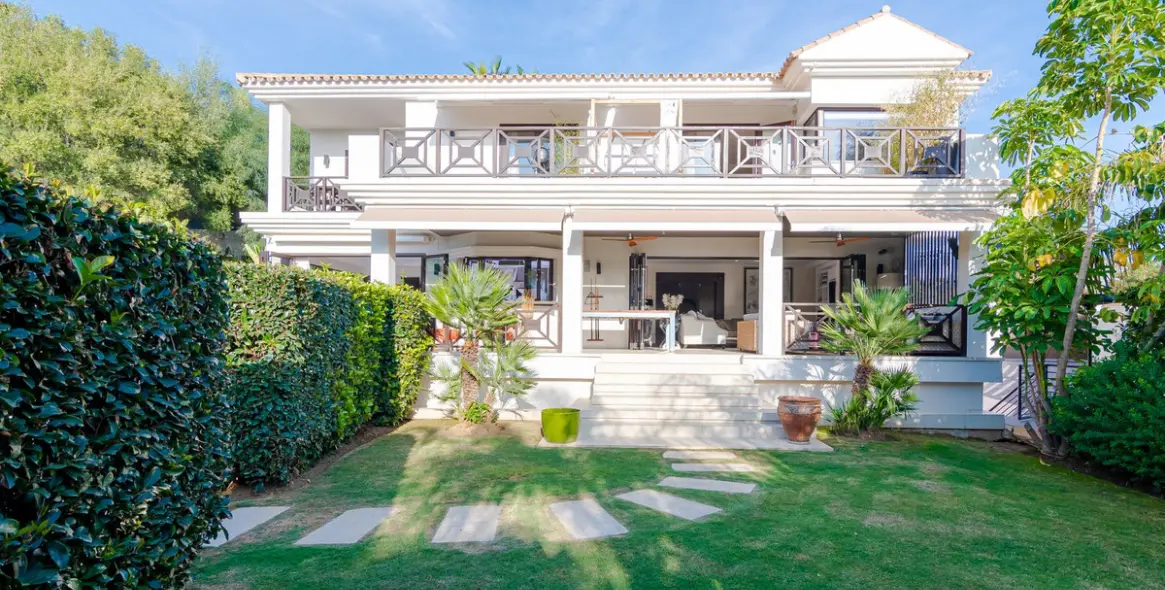 Продажа  отдельно стоящей виллы в Nueva Andalucía 12