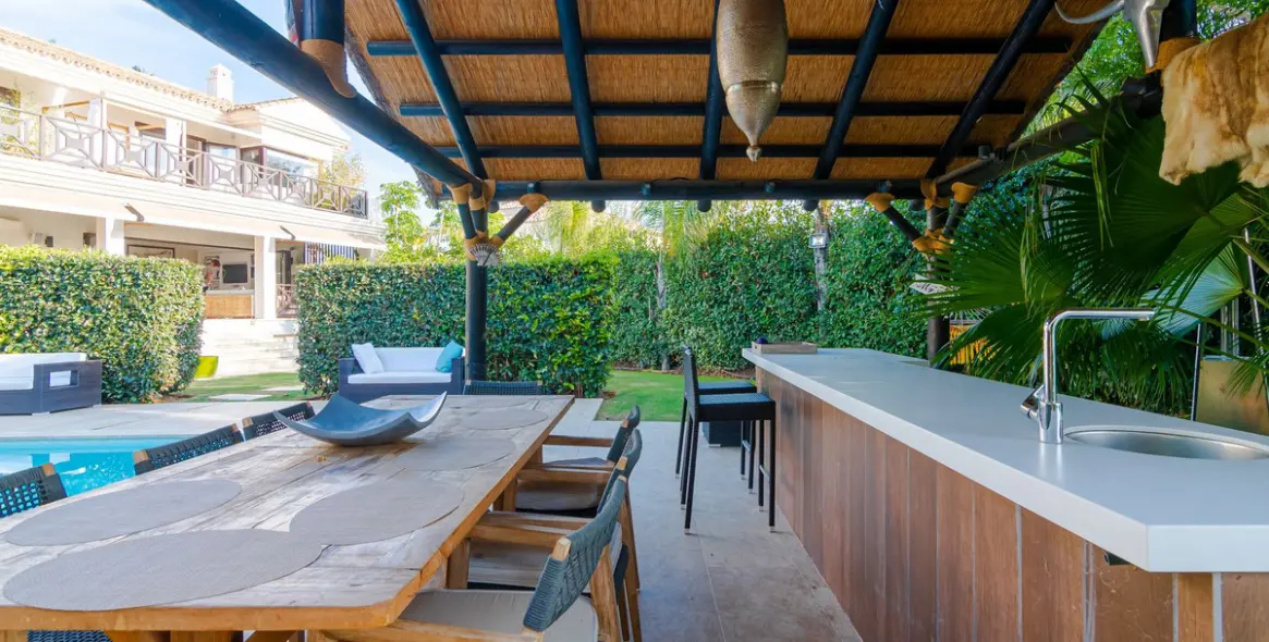 Продажа  отдельно стоящей виллы в Nueva Andalucía 14