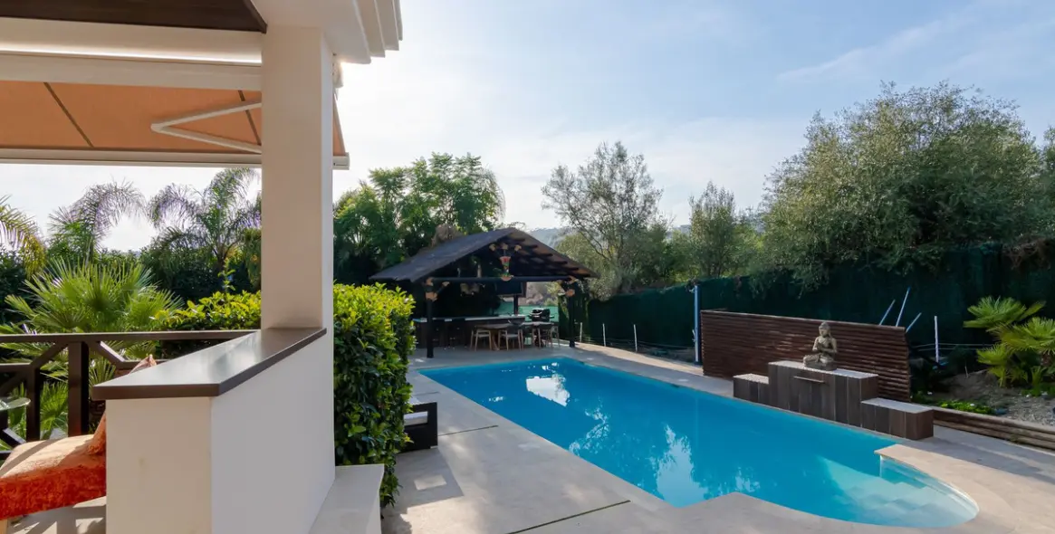 Продажа  отдельно стоящей виллы в Nueva Andalucía 15