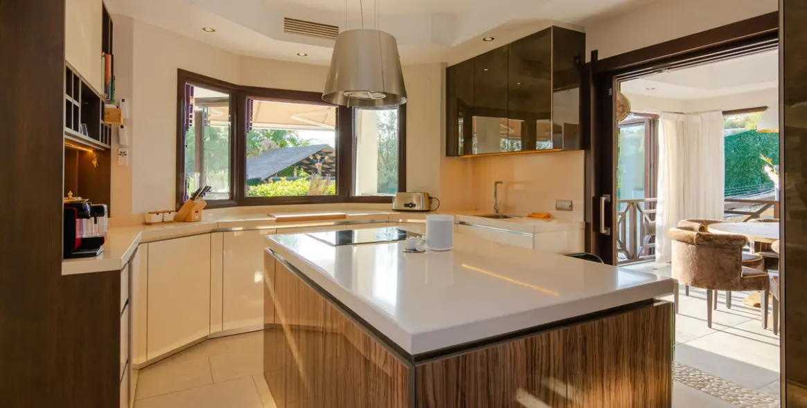 Продажа  отдельно стоящей виллы в Nueva Andalucía 19