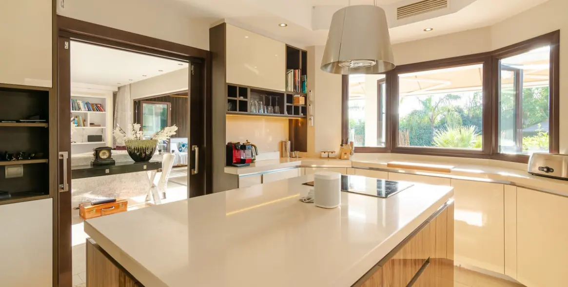 Продажа  отдельно стоящей виллы в Nueva Andalucía 20