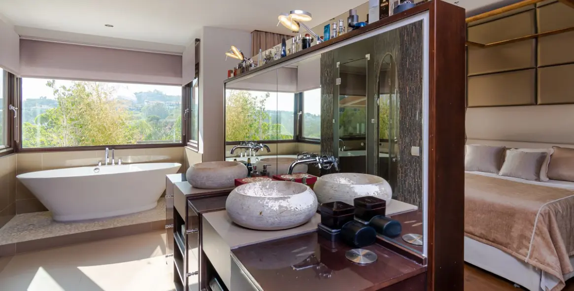 Sale of detached villa in Nueva Andalucía 28