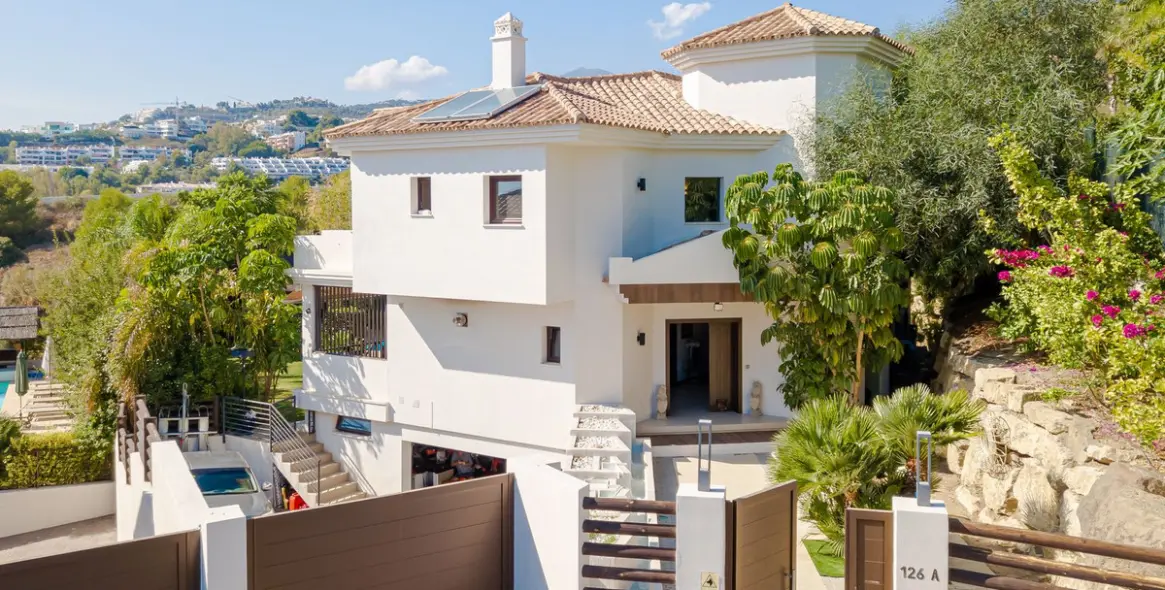 Sale of detached villa in Nueva Andalucía 36