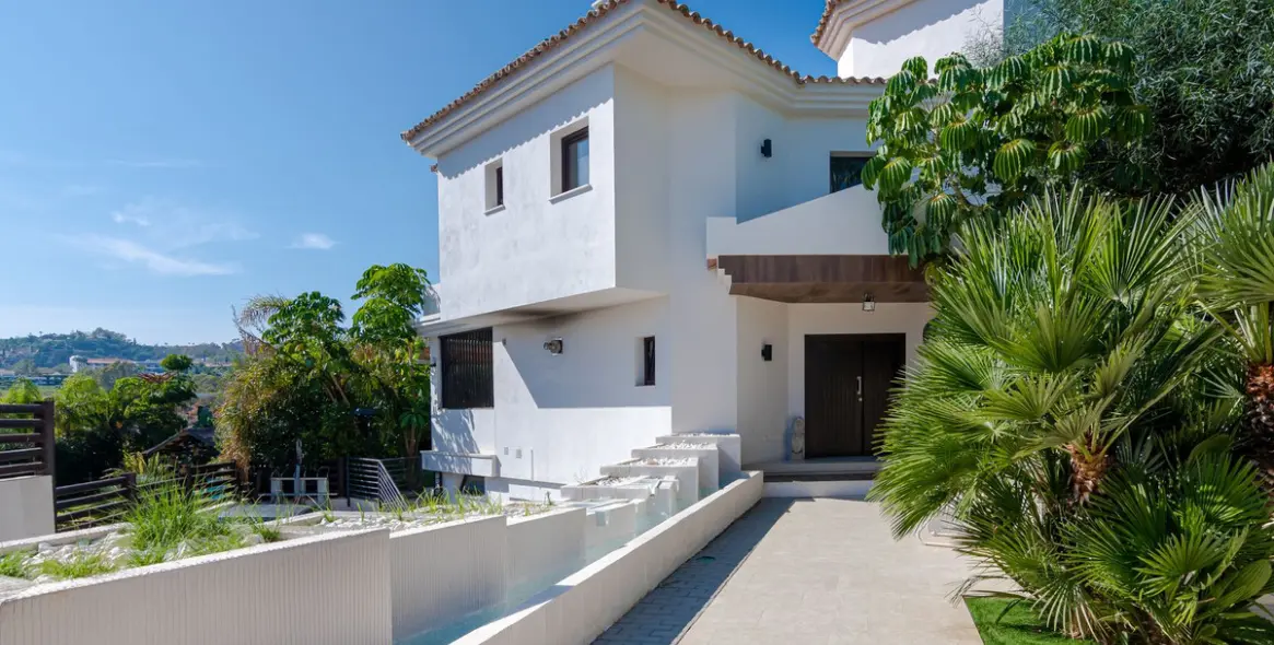 Sale of detached villa in Nueva Andalucía 37