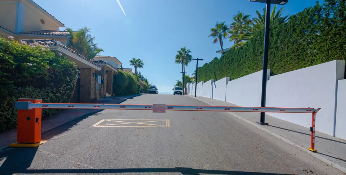 Sale of detached villa in Nueva Andalucía 38