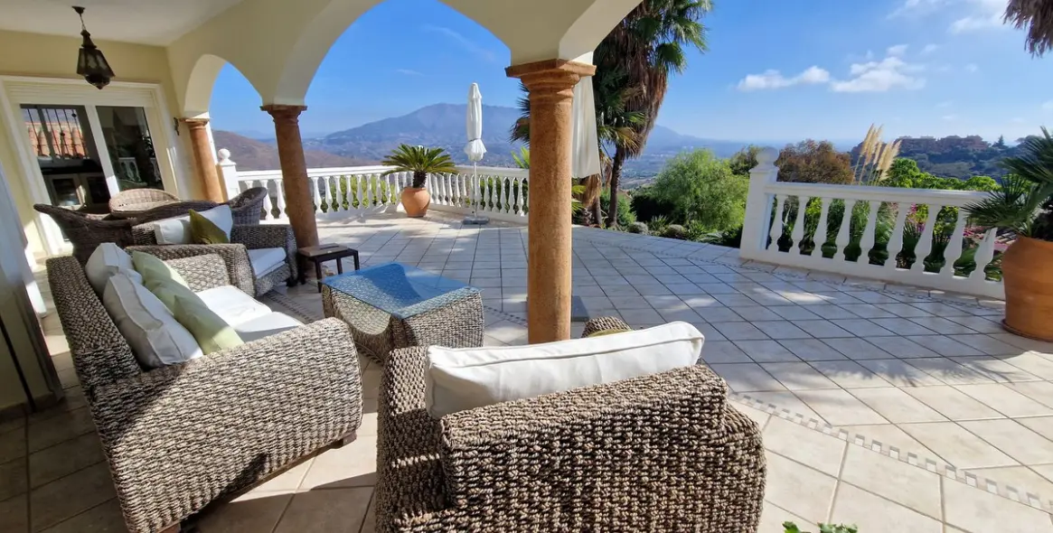 Продажа  отдельно стоящей виллы в Marbella East (район La Mairena) 2