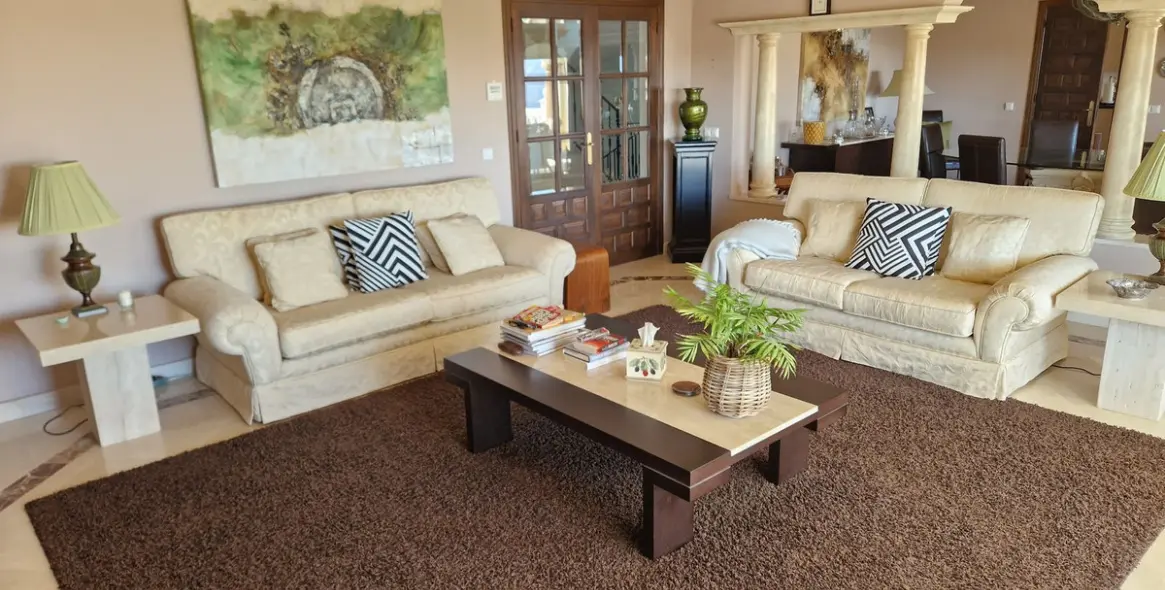 Продажа  отдельно стоящей виллы в Marbella East (район La Mairena) 3