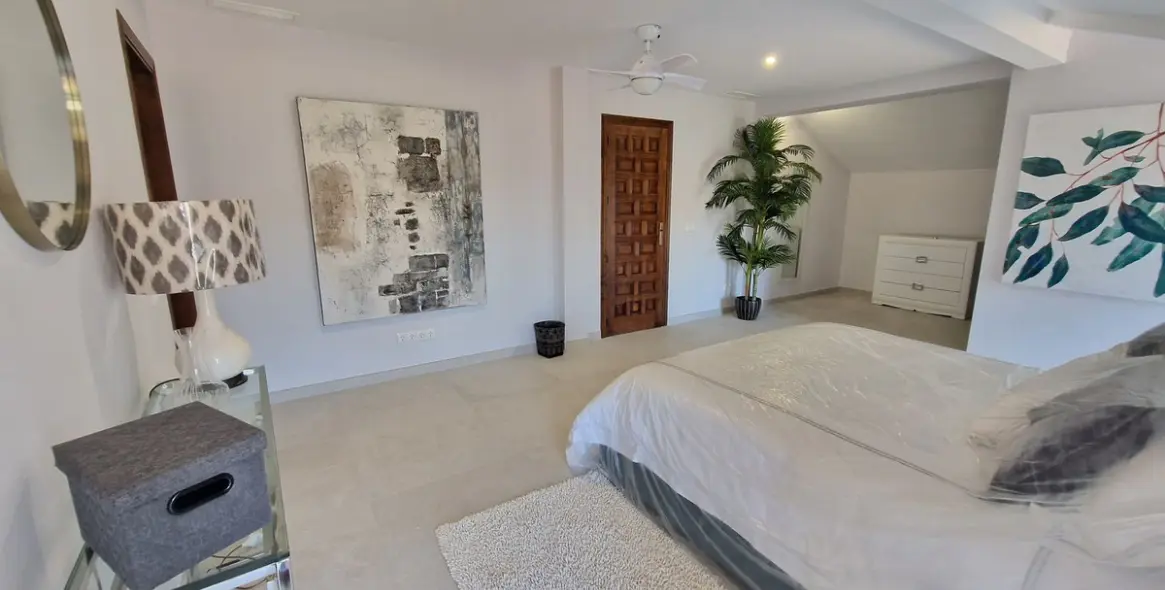 Продажа  отдельно стоящей виллы в Marbella East (район La Mairena) 5