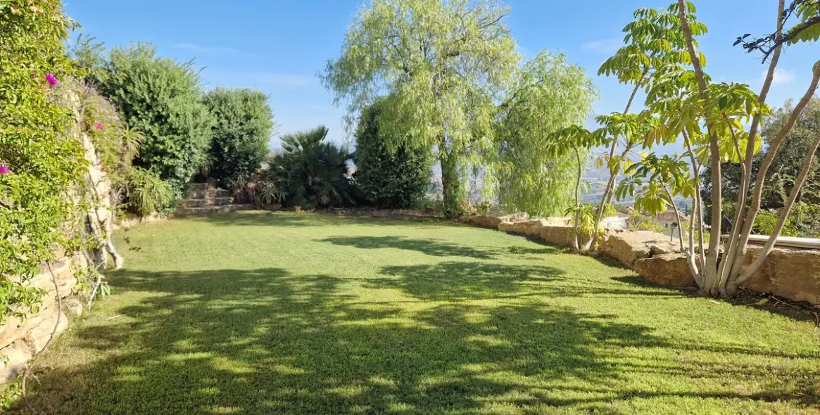 Продажа  отдельно стоящей виллы в Marbella East (район La Mairena) 10