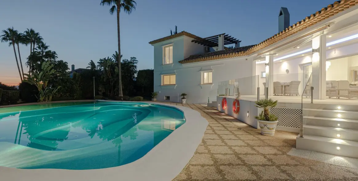 Sale of detached villa in Estepona (district El Paraiso) 2