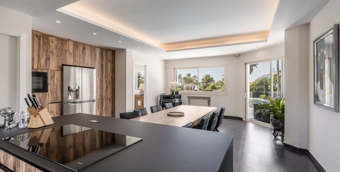 Sale of detached villa in Estepona (district El Paraiso) 5