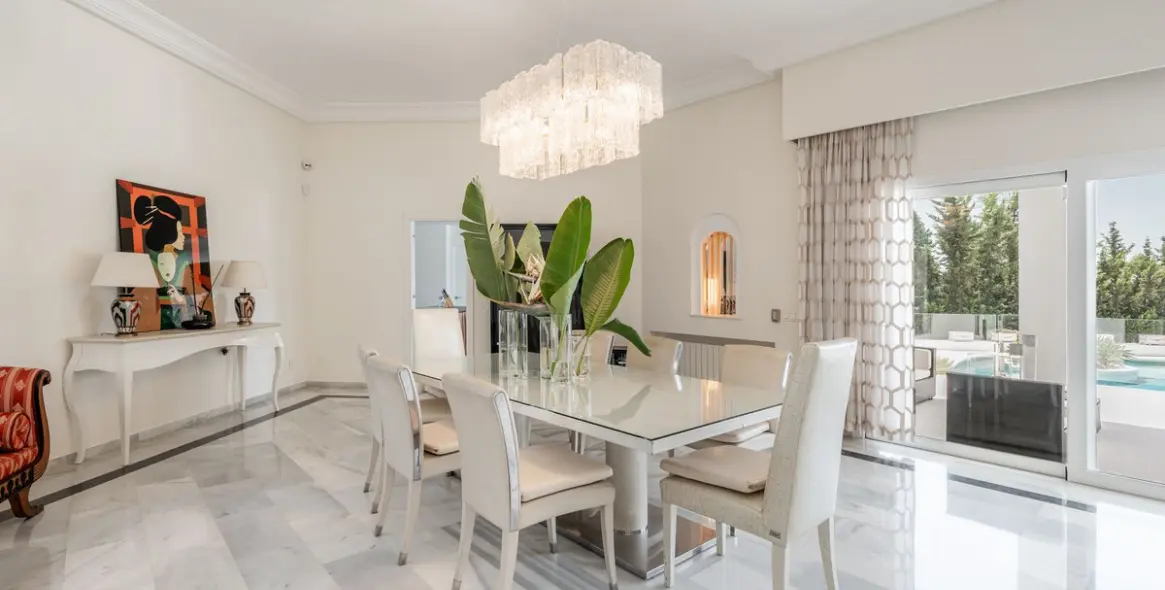 Sale of detached villa in Estepona (district El Paraiso) 6