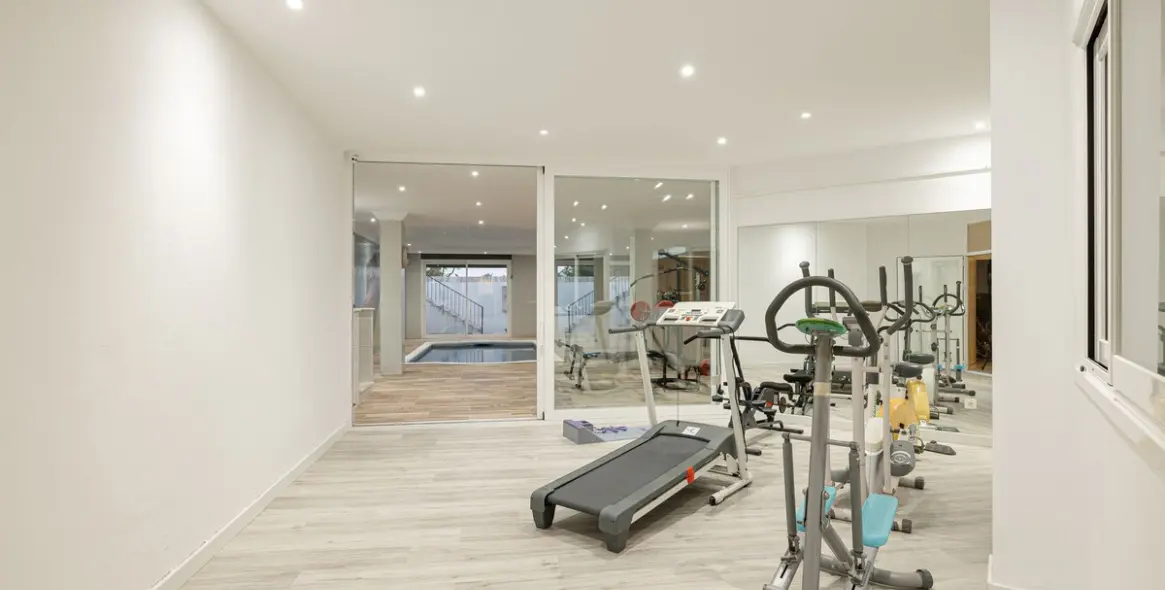 Sale of detached villa in Estepona (district El Paraiso) 15