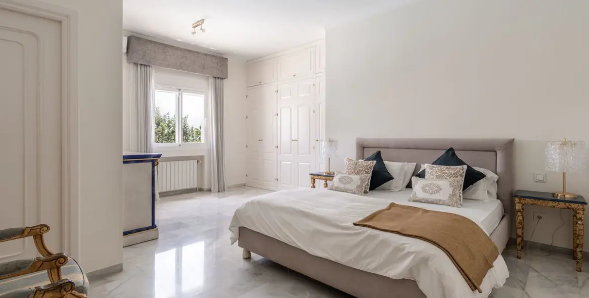 Sale of detached villa in Estepona (district El Paraiso) 18