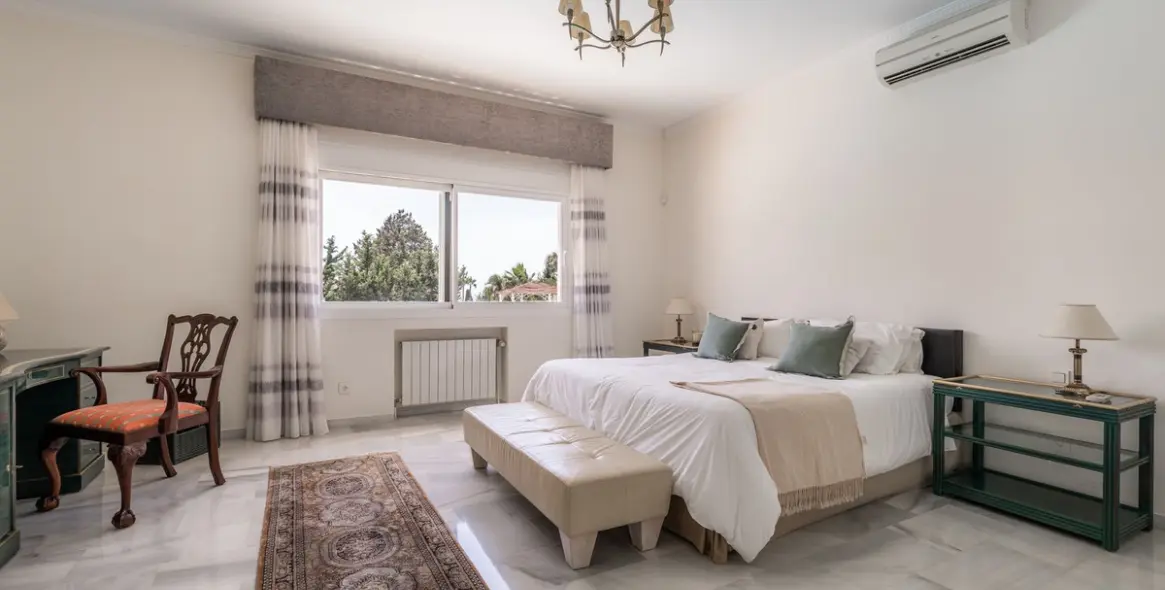 Sale of detached villa in Estepona (district El Paraiso) 20