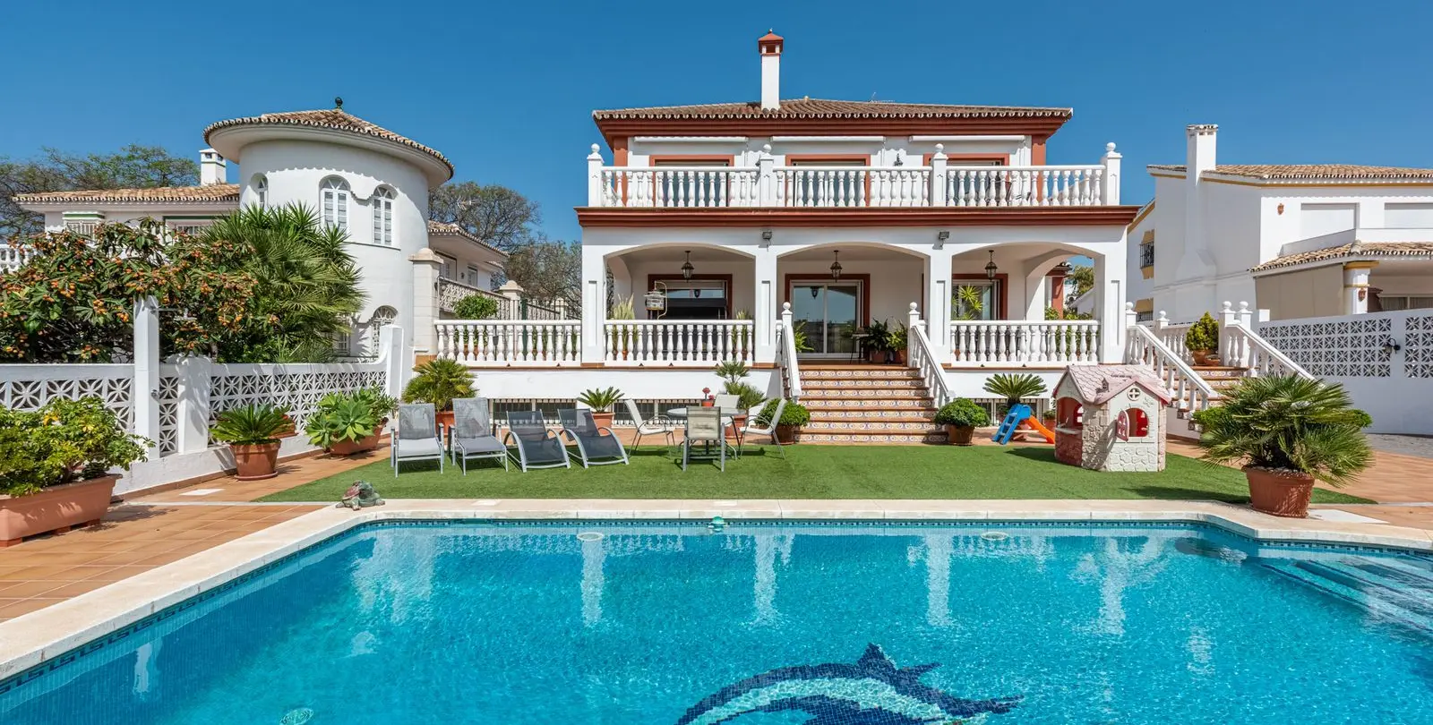 Sale of detached villa in San Pedro de Alcántara 1