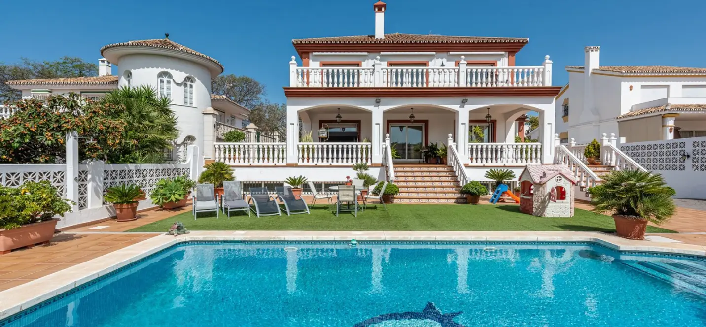 Sale of detached villa in San Pedro de Alcántara 0