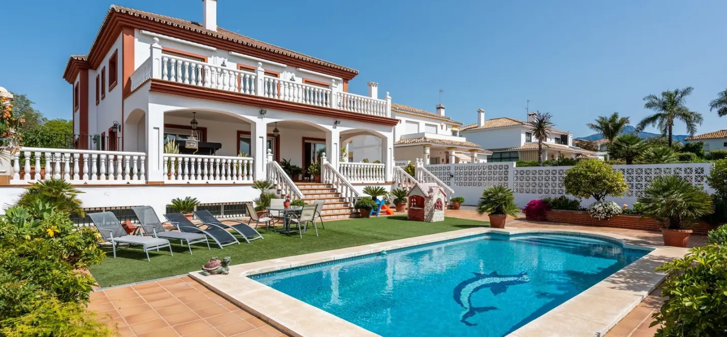 Sale of detached villa in San Pedro de Alcántara 3