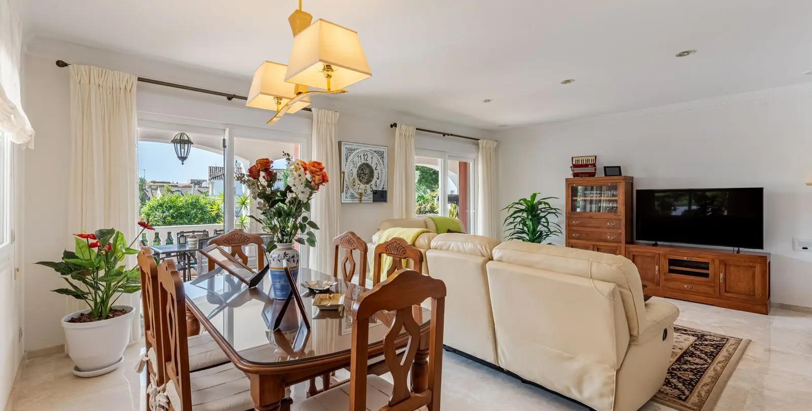 Sale of detached villa in San Pedro de Alcántara 9