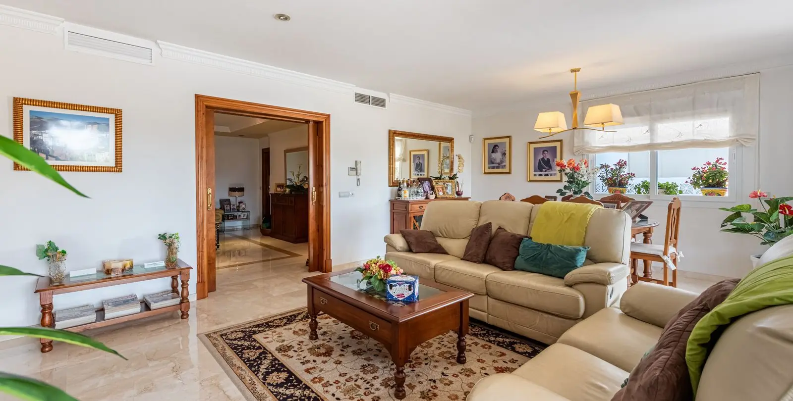 Sale of detached villa in San Pedro de Alcántara 10