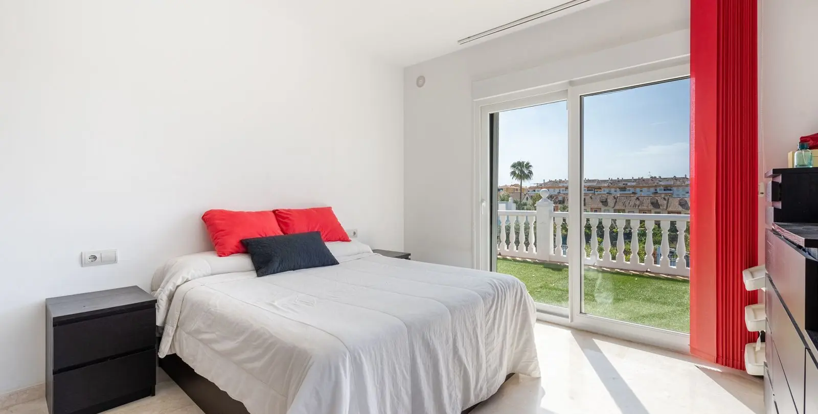 Sale of detached villa in San Pedro de Alcántara 28