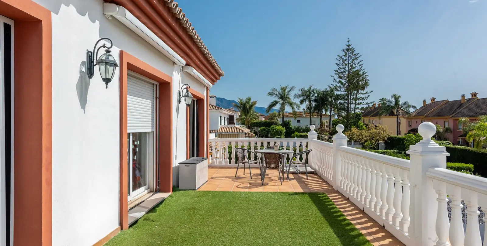Sale of detached villa in San Pedro de Alcántara 30