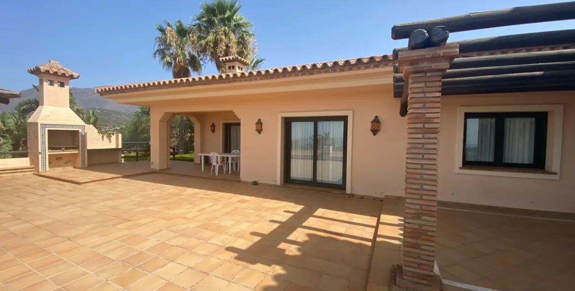 Sale of detached villa in La Cala 3