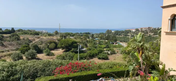 Sale of detached villa in La Cala 3