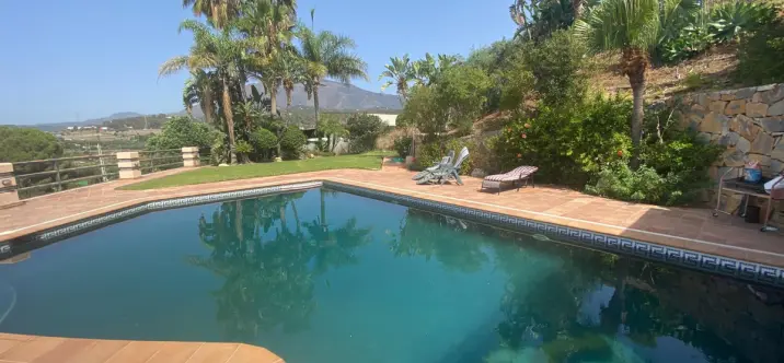 Sale of detached villa in La Cala 4