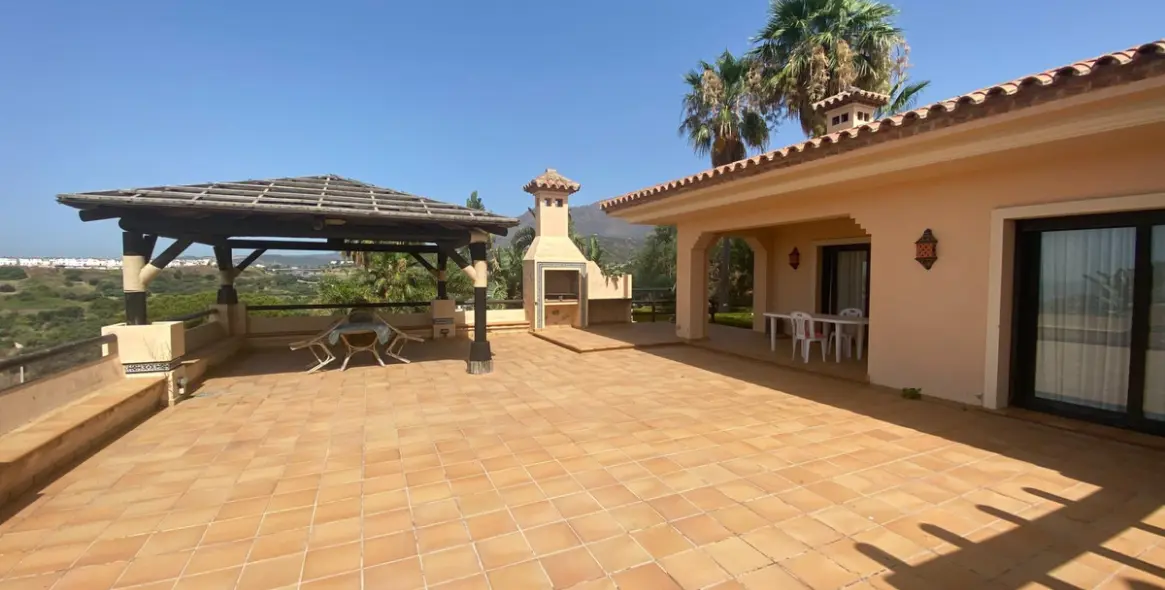 Sale of detached villa in La Cala 13
