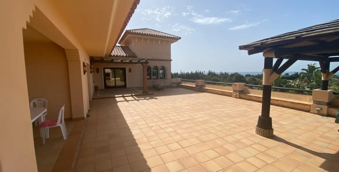 Sale of detached villa in La Cala 14
