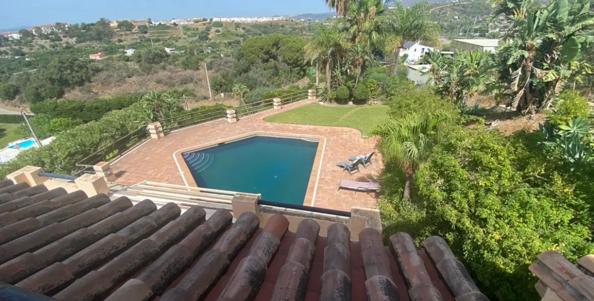 Sale of detached villa in La Cala 15