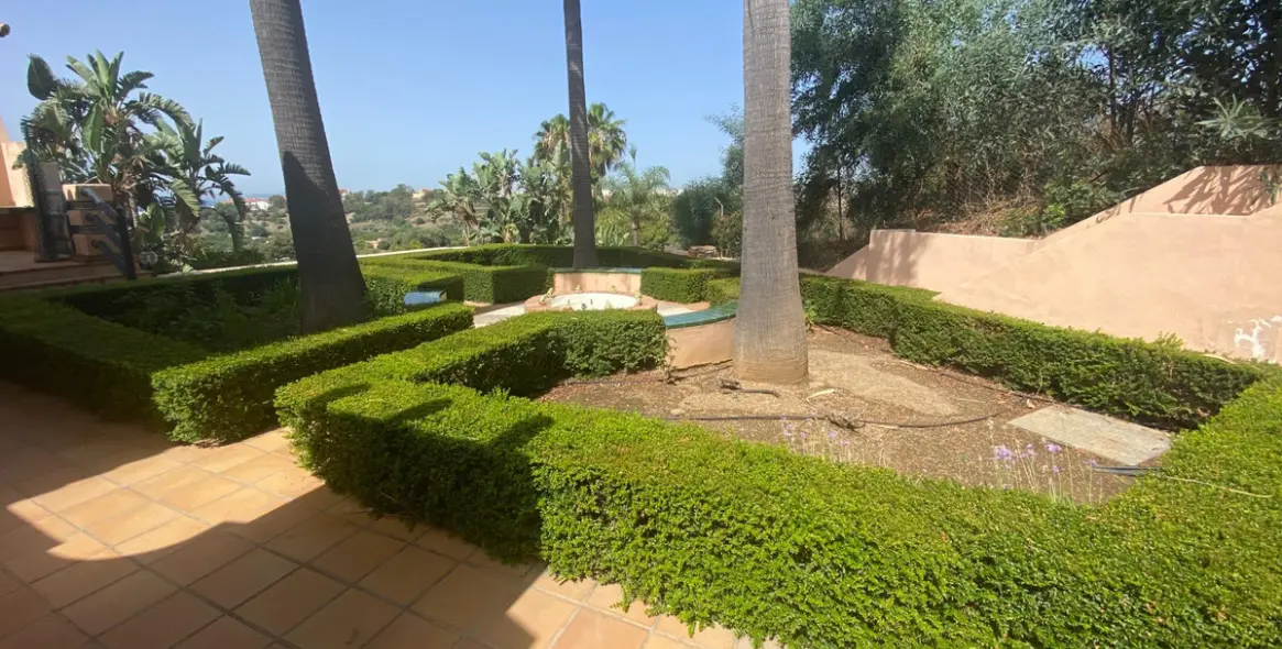 Sale of detached villa in La Cala 16