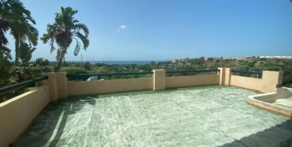 Sale of detached villa in La Cala 22