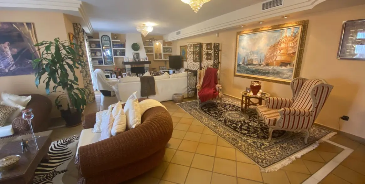 Sale of detached villa in La Cala 23